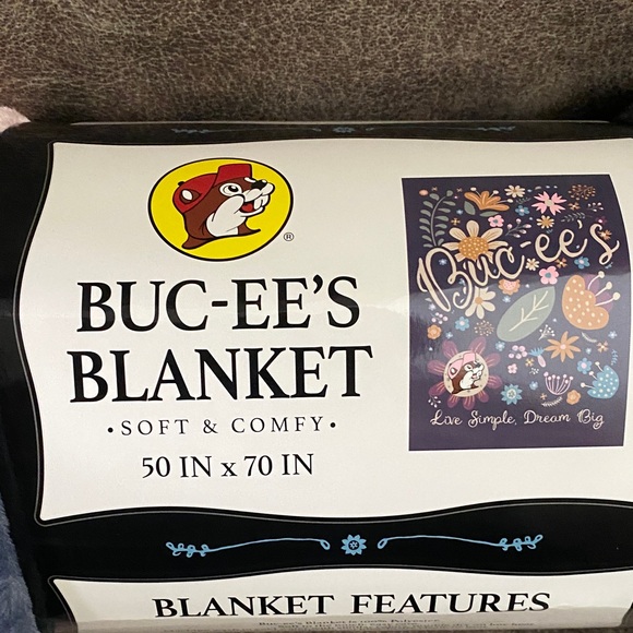 Buc-Ees Other - Buc-ee's Navy Floral Soft & Comfy Blanket - 50 x 70 in